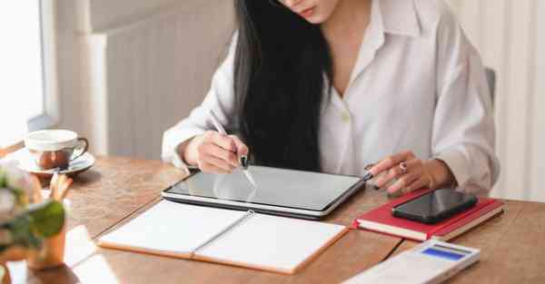 用AI技术复活赫本，AI复活亲人技术