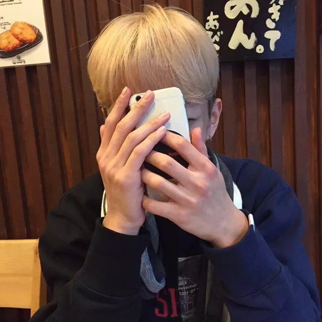 乔发融烁