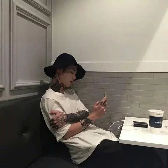 贾河逸超
