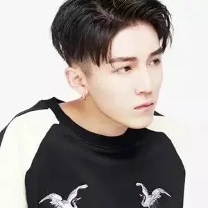 裘胜阅楠
